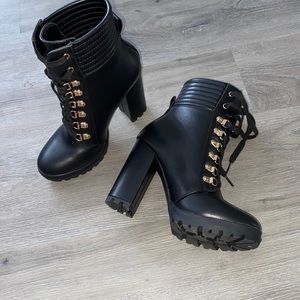 Black Boots Chunky Heel ShoeDazzle